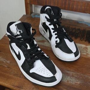 Nike Black and White Sneakers